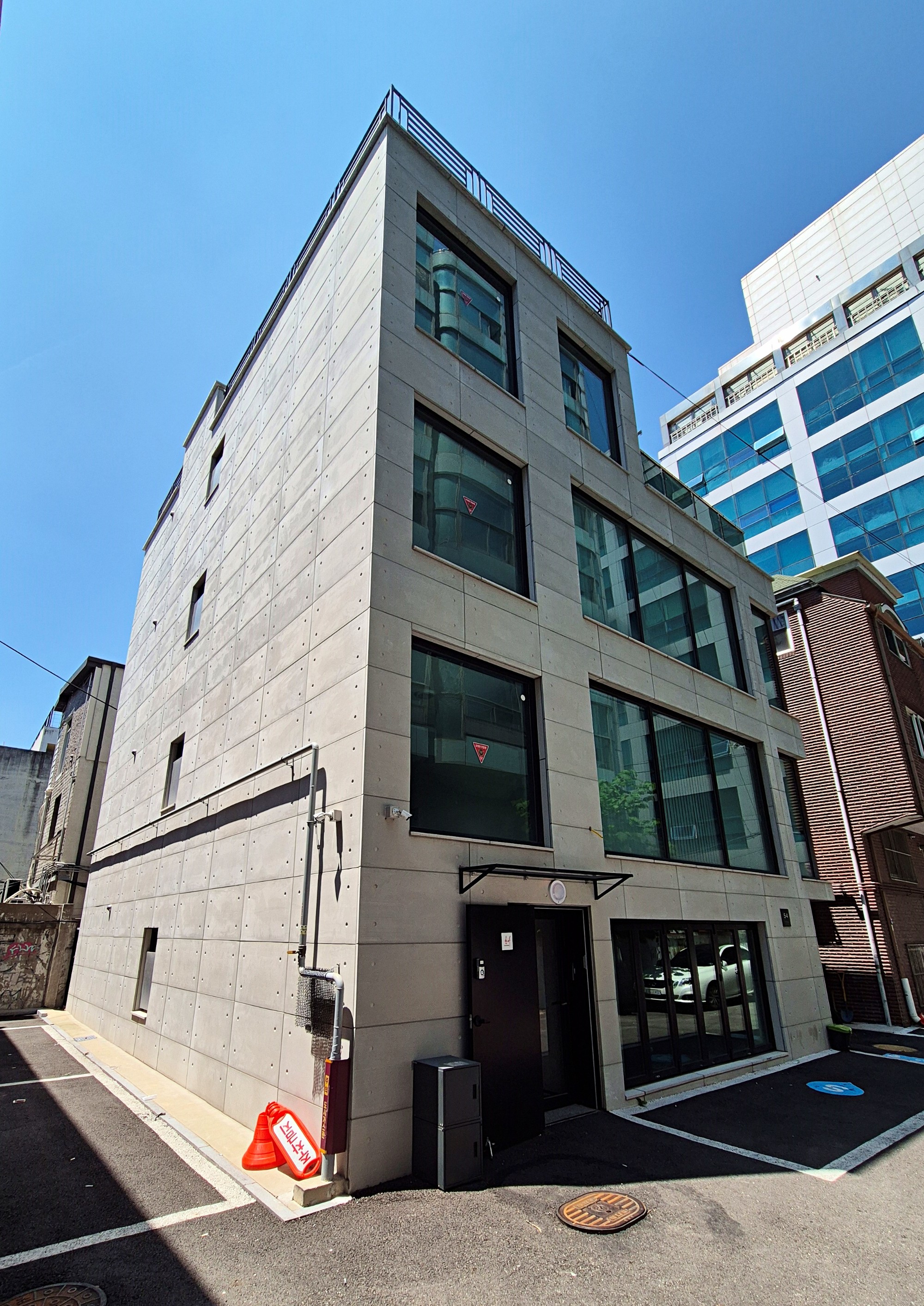 준공 외부사진.jpg